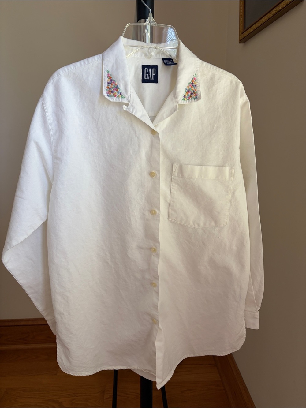 GAP White Button-Down Shirt with Multicolor Embroidered Collar